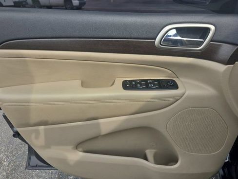 Used 2017 Jeep Grand Cherokee Laredo w/ Quick Order Package 23E image 18