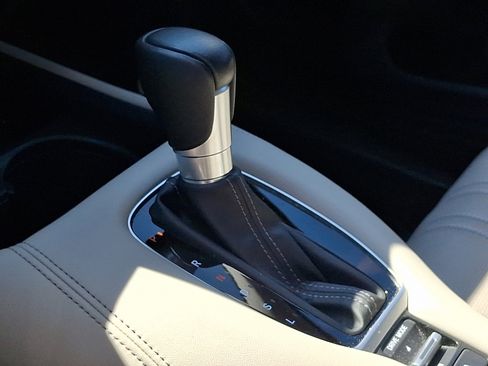 Certified 2024 Honda HR-V EX-L image 18