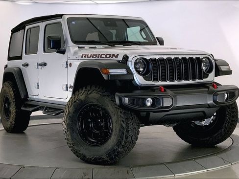 Used 2024 Jeep Wrangler Unlimited Rubicon w/ Technology Group AWD/4WD image 30