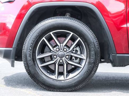 Used 2022 Jeep Grand Cherokee Limited w/ Tech Group AWD/4WD image 18