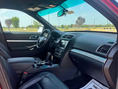 Used 2016 Ford Explorer XLT w/ Equipment Group 202A AWD/4WD image 27