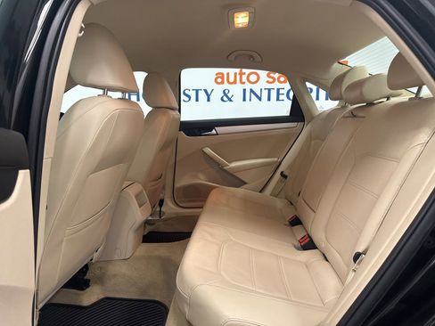 Used 2012 Volkswagen Passat 2.5 SE FWD image 14