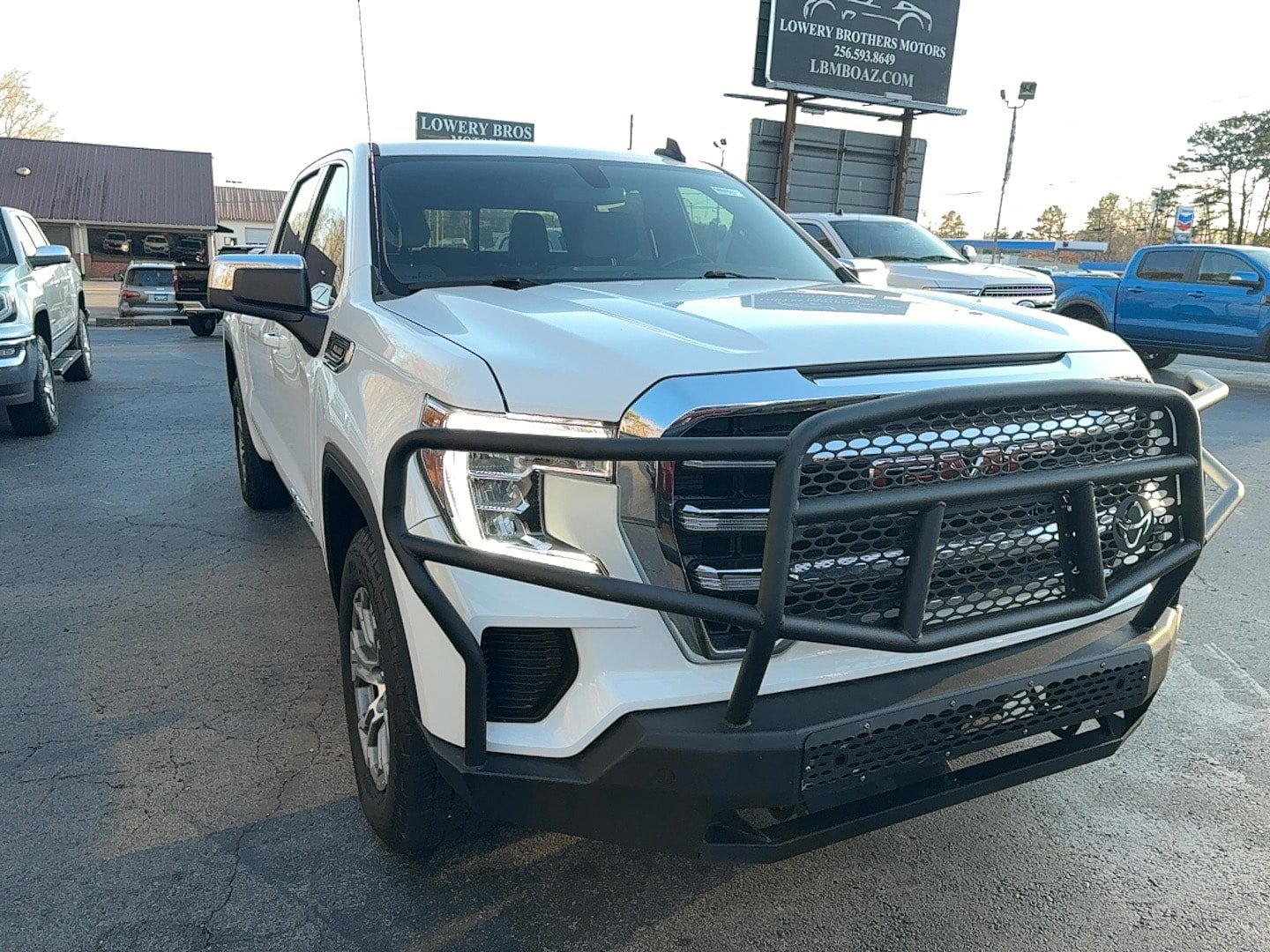 Used 2021 GMC Sierra 1500 SLE w/ X31 Off-Road Package AWD/4WD image 3
