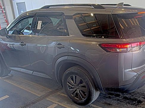 Used 2024 Nissan Pathfinder SV image 8