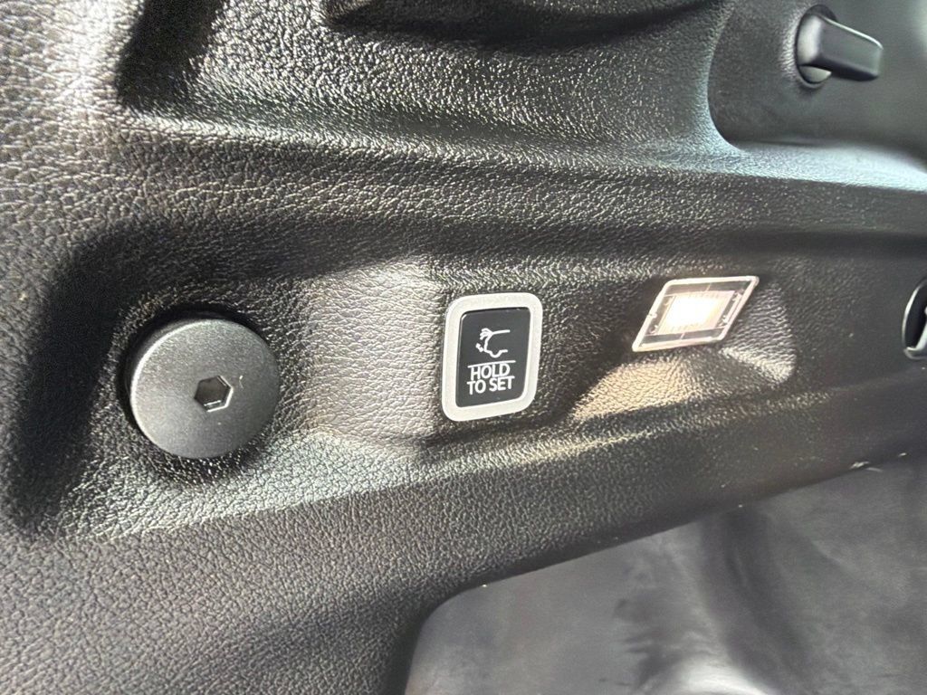 Used 2025 Jeep Grand Cherokee L Laredo AWD/4WD image 13
