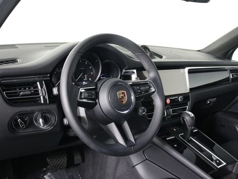 Certified 2026 Porsche Macan AWD/4WD image 4
