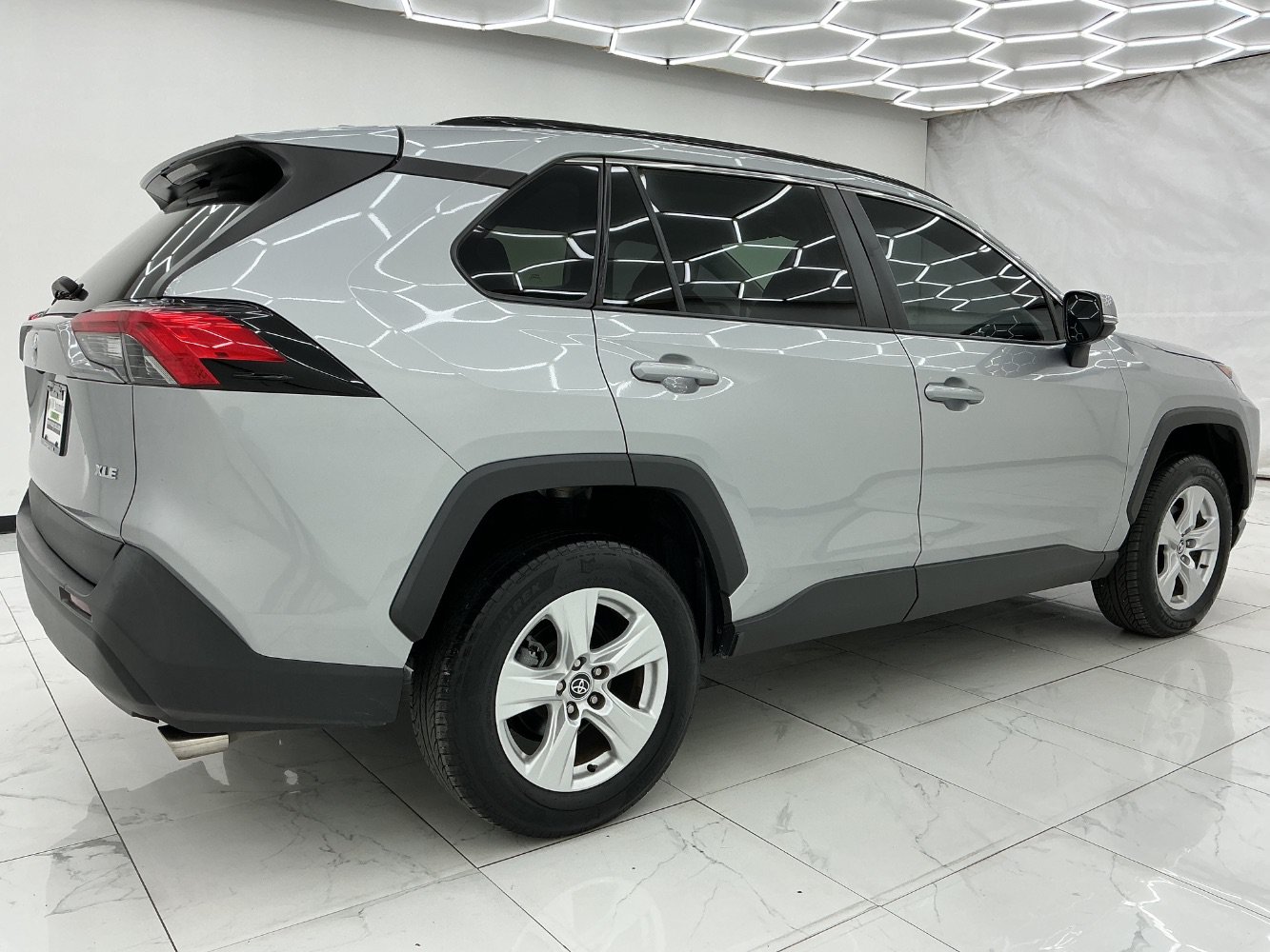 Used 2020 Toyota RAV4 XLE FWD image 11