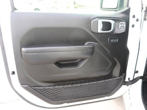 Used 2023 Jeep Gladiator Willys image 8