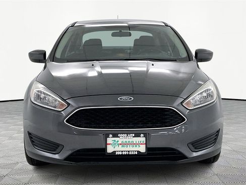 Used 2018 Ford Focus SE image 2