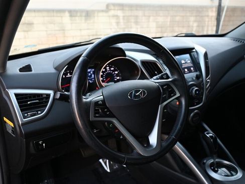 Used 2017 Hyundai Veloster image 19
