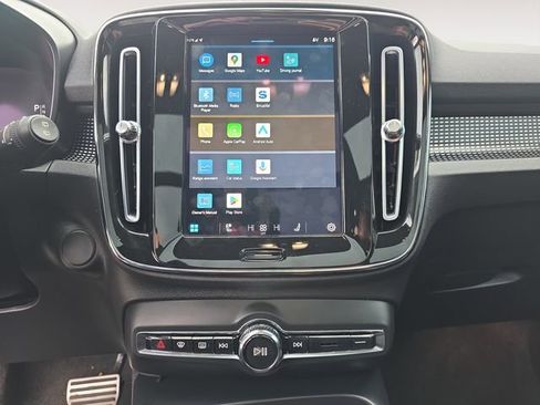 Used 2022 Volvo XC40 P8 Recharge Ultimate image 10