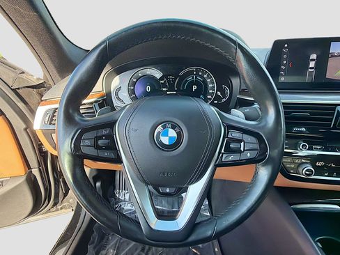 Used 2019 BMW 530e xDrive w/ Convenience Package image 37