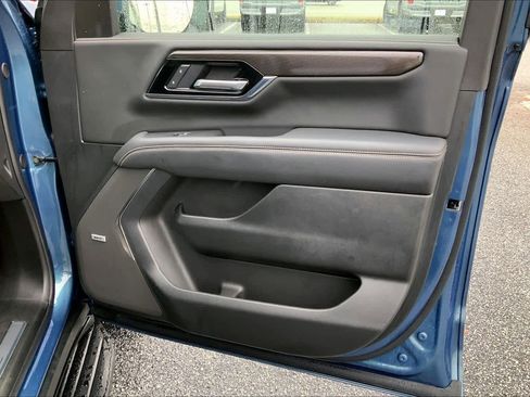 Used 2025 GMC Yukon XL Elevation image 21