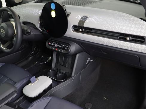 Certified 2025 MINI Cooper 2-Door Hardtop image 18