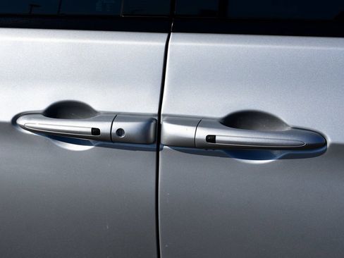 New 2026 Chrysler Pacifica Limited image 12