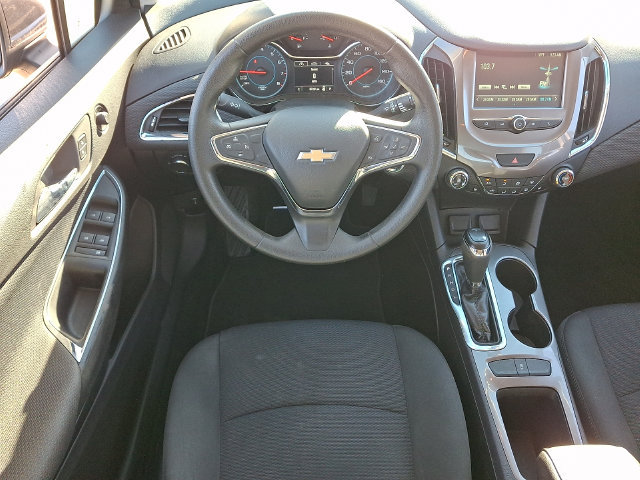 Used 2017 Chevrolet Cruze LT w/ Convenience Package FWD image 3