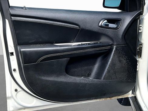 Used 2018 Dodge Journey Crossroad w/ Driver Convenience Group FWD image 17