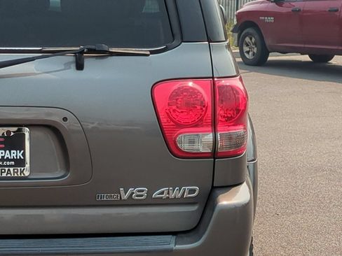 Used 2005 Toyota Sequoia SR5 AWD/4WD image 43