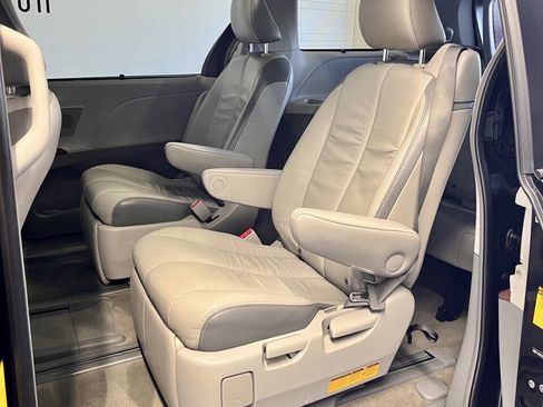 Used 2013 Toyota Sienna Limited image 17