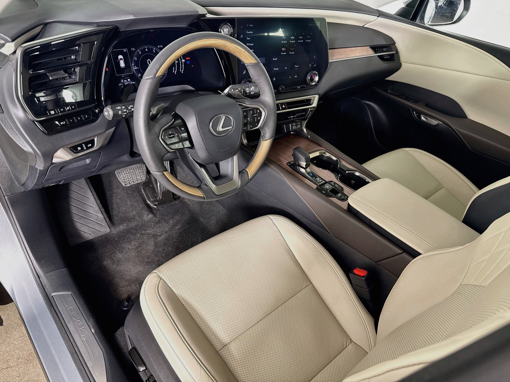 Used 2023 Lexus RX 350 Premium w/ Cold Area Package FWD image 8