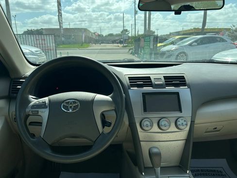 Used 2010 Toyota Camry LE FWD image 20