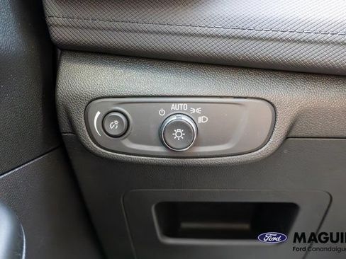 Used 2024 Chevrolet TrailBlazer LT w/ LT Cold Weather Package AWD/4WD image 18