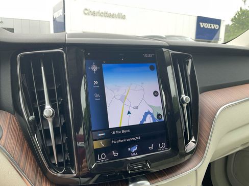 Used 2021 Volvo XC60 T5 Momentum w/ Premium Package AWD/4WD image 19