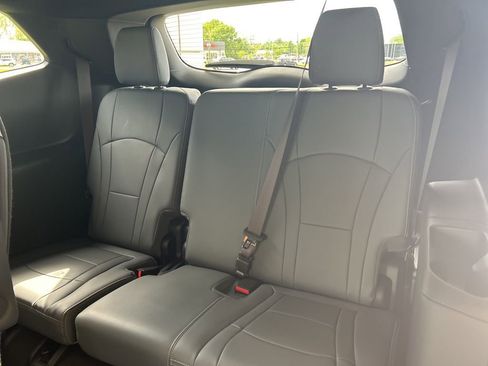 Used 2023 Buick Enclave Essence image 10
