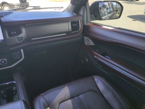 Used 2022 Ford Expedition Limited image 16