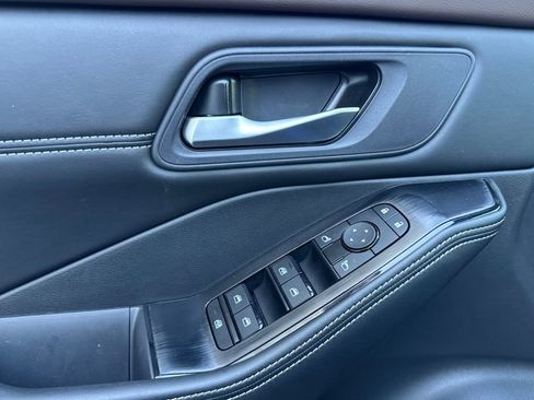 Used 2023 Nissan Rogue SV w/ SV Premium B Package image 10