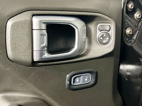 Used 2023 Jeep Wrangler Unlimited Rubicon w/ LED Lighting Group AWD/4WD image 16