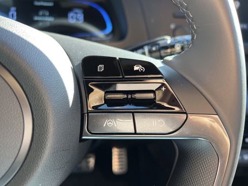 Used 2025 Hyundai Elantra Sport image 17