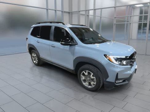 Used 2023 Honda Passport TrailSport image 2