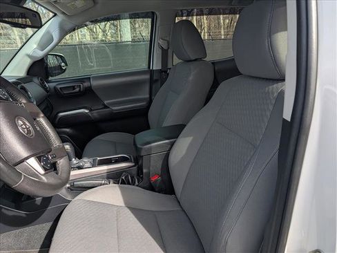 Used 2021 Toyota Tacoma SR5 AWD/4WD image 23
