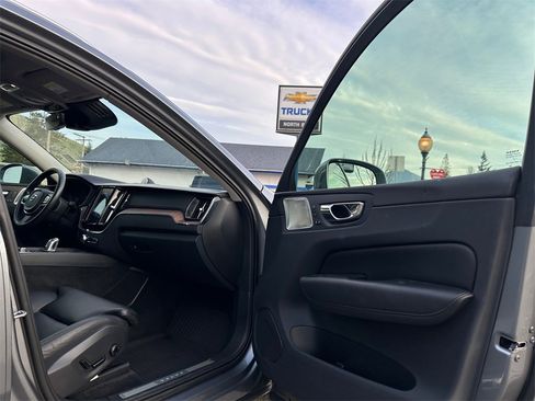 Used 2019 Volvo XC60 T8 Inscription w/ Advanced Package image 9