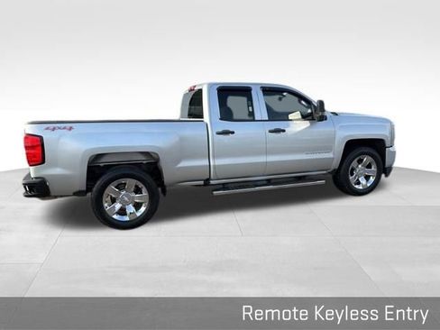 Used 2019 Chevrolet Silverado 1500 Custom w/ Custom Convenience Package image 18