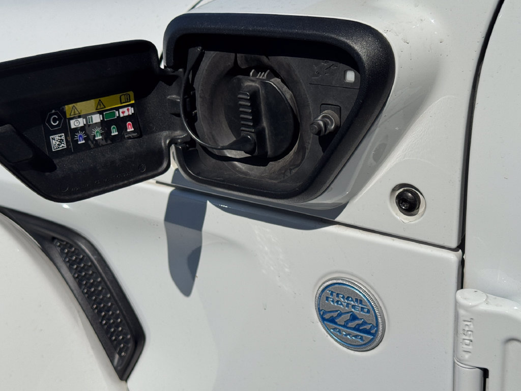 Used 2022 Jeep Wrangler Unlimited Sahara w/ Cold Weather Group AWD/4WD image 9