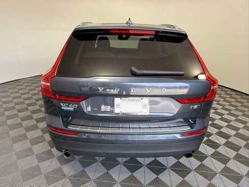 Used 2021 Volvo XC60 T5 Momentum w/ Climate Package image 5