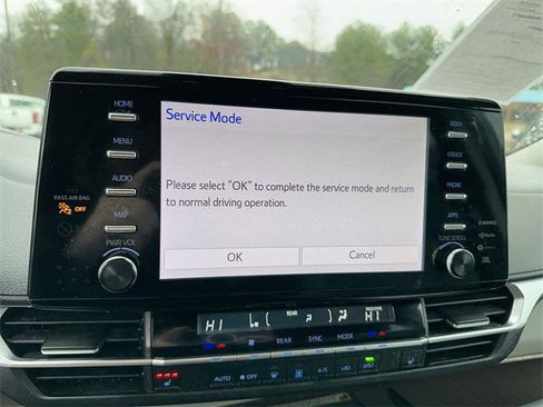 Certified 2024 Toyota Sienna XLE w/ XLE Plus Package image 17