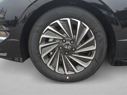 Certified 2025 Hyundai Sonata Limited FWD image 10
