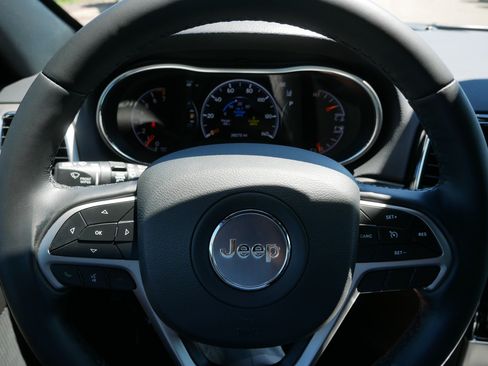 Used 2022 Jeep Grand Cherokee Laredo X AWD/4WD image 25