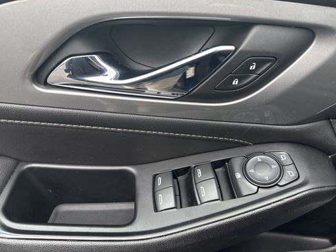 Used 2023 Chevrolet Traverse LT image 18