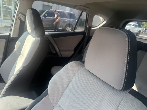 Used 2018 Toyota RAV4 XLE AWD/4WD image 6