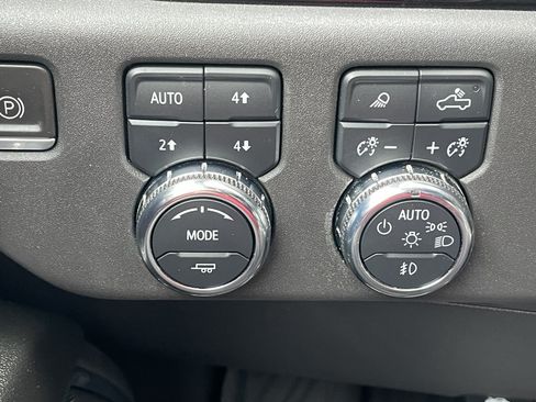Certified 2023 GMC Sierra 1500 SLT w/ SLT Premium Package AWD/4WD image 36