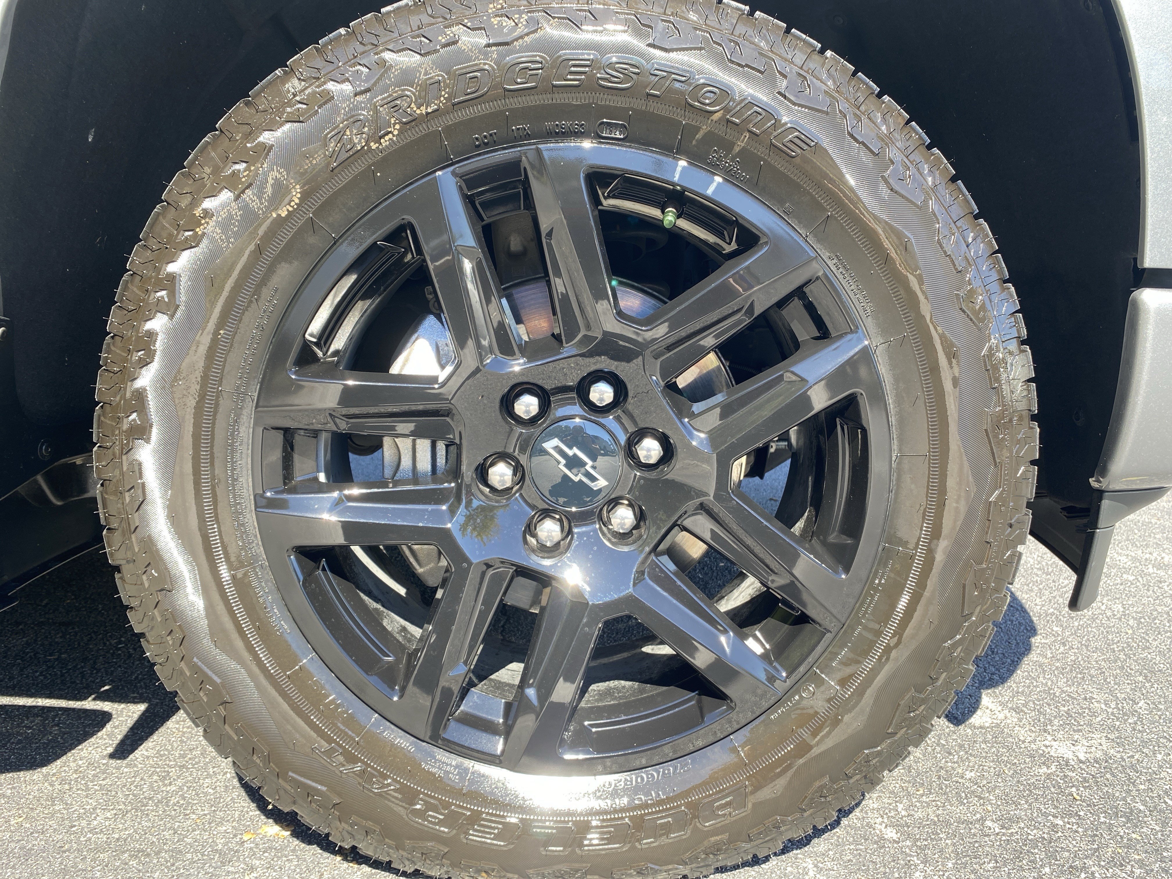 Used 2023 Chevrolet Silverado 1500 High Country w/ High Country Premium Package AWD/4WD image 13