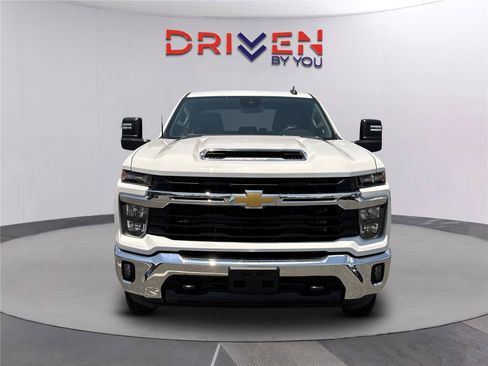 Used 2025 Chevrolet Silverado 2500 LT w/ Convenience Package AWD/4WD image 9