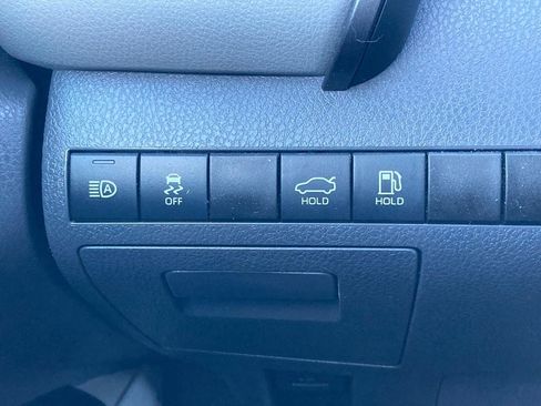 Used 2020 Toyota Camry LE image 13