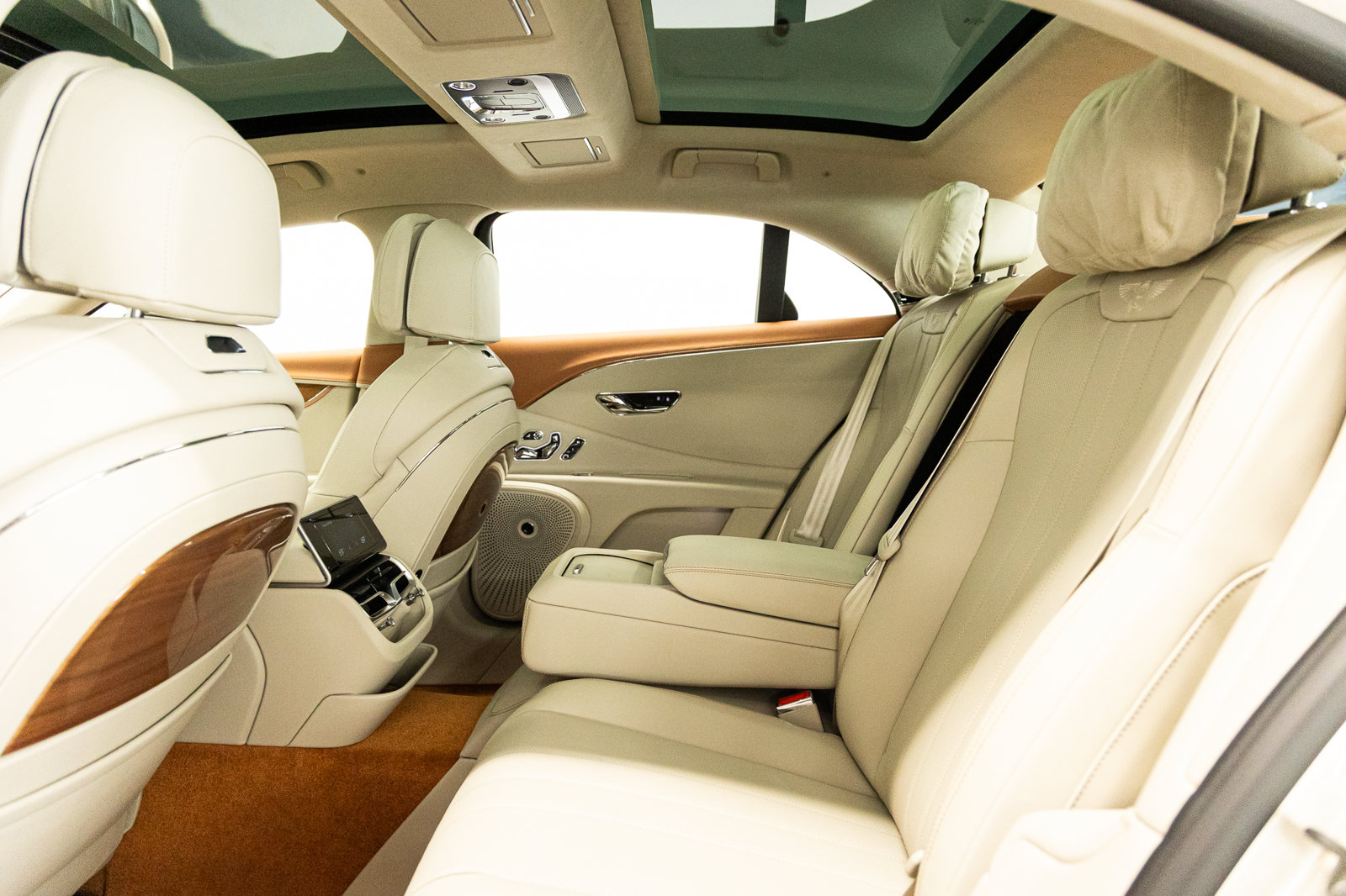 Used 2026 Bentley Flying Spur V8 AWD/4WD image 45