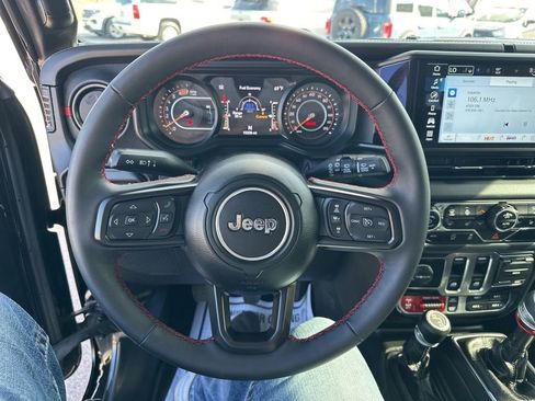 Used 2024 Jeep Wrangler Rubicon w/ Convenience Group image 17