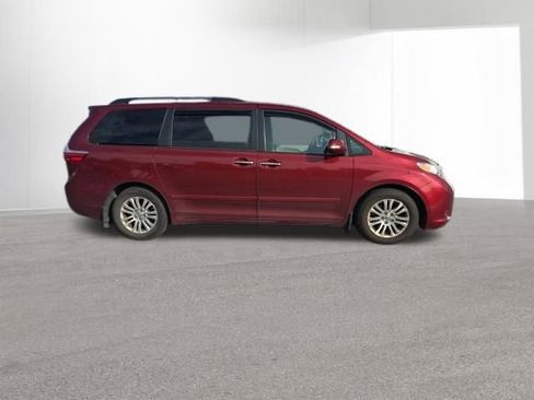 Used 2015 Toyota Sienna XLE FWD image 5